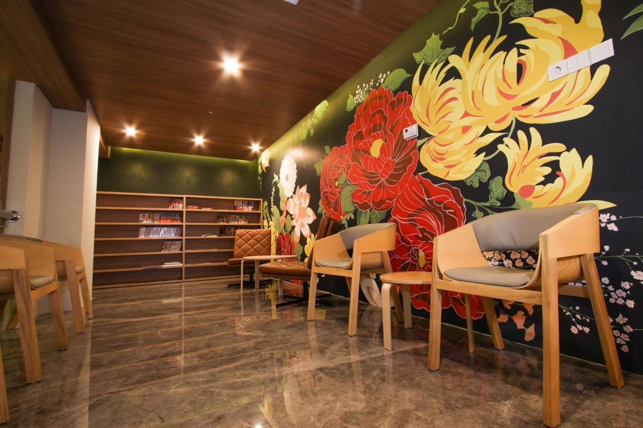 Kuretakeso Kemang Hotel Jakarta Exterior photo